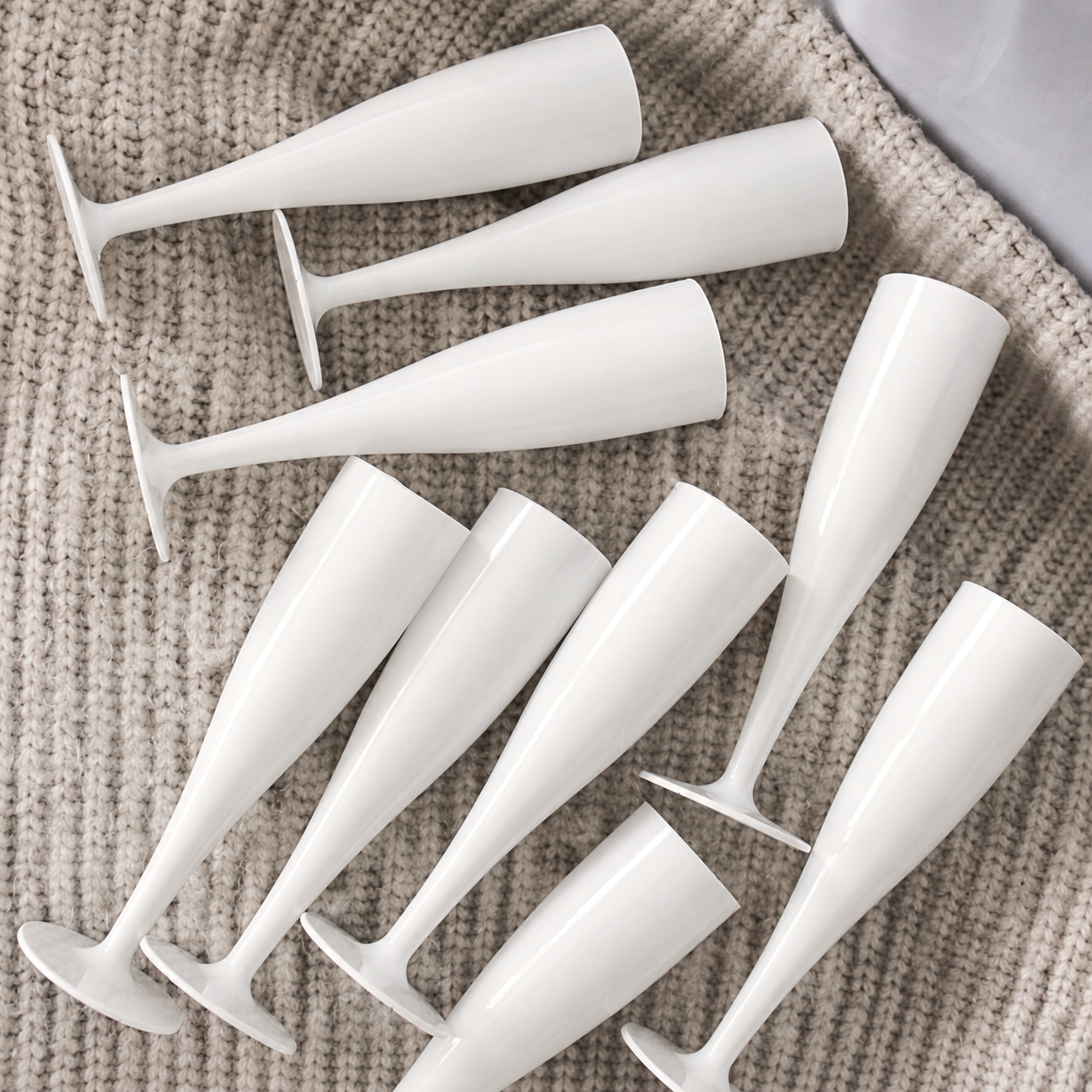 100 x White Biodegradable Plastic Prosecco Champagne Flutes 175ml 6oz