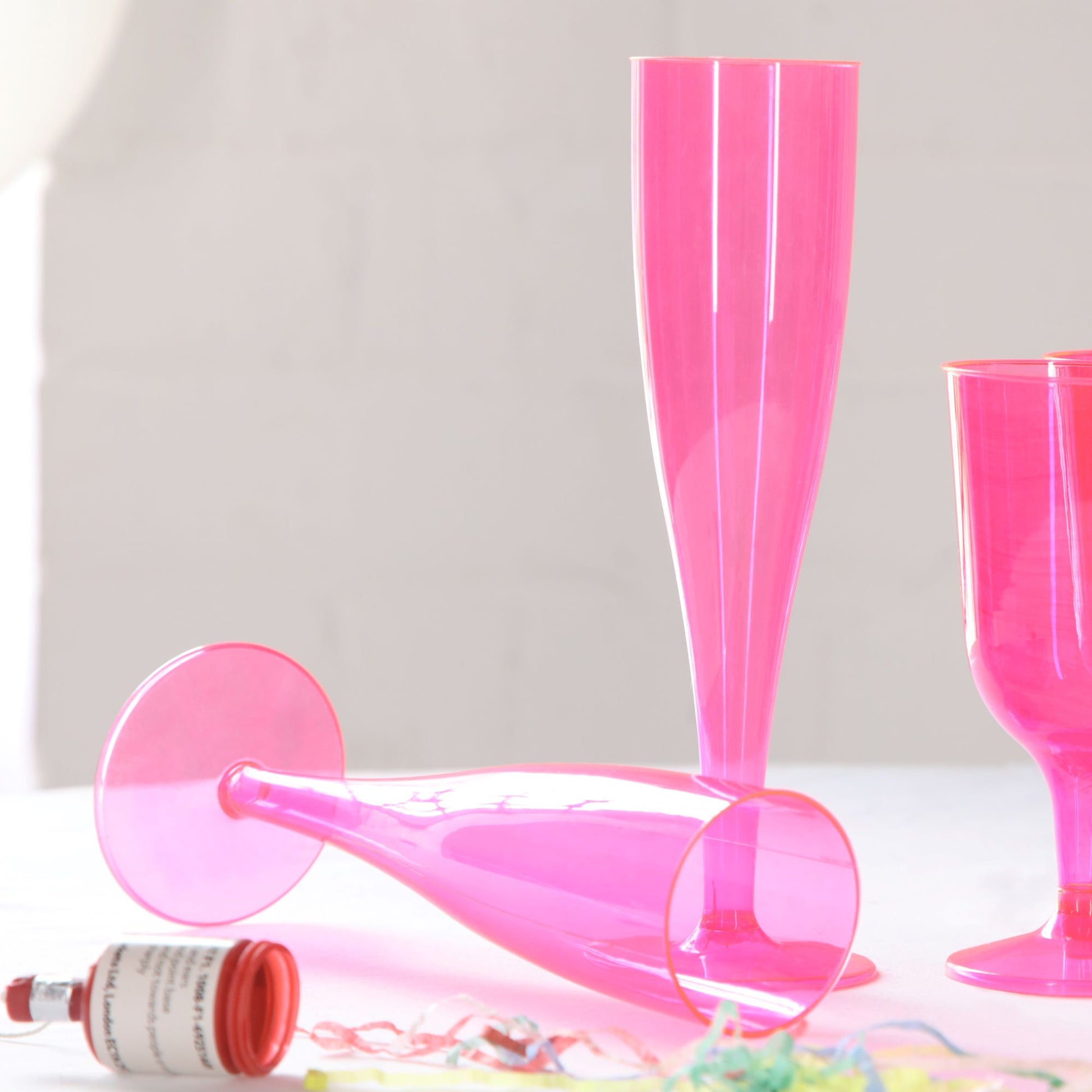 100 x Pink Disposable Plastic Prosecco Flutes 175ml 6oz